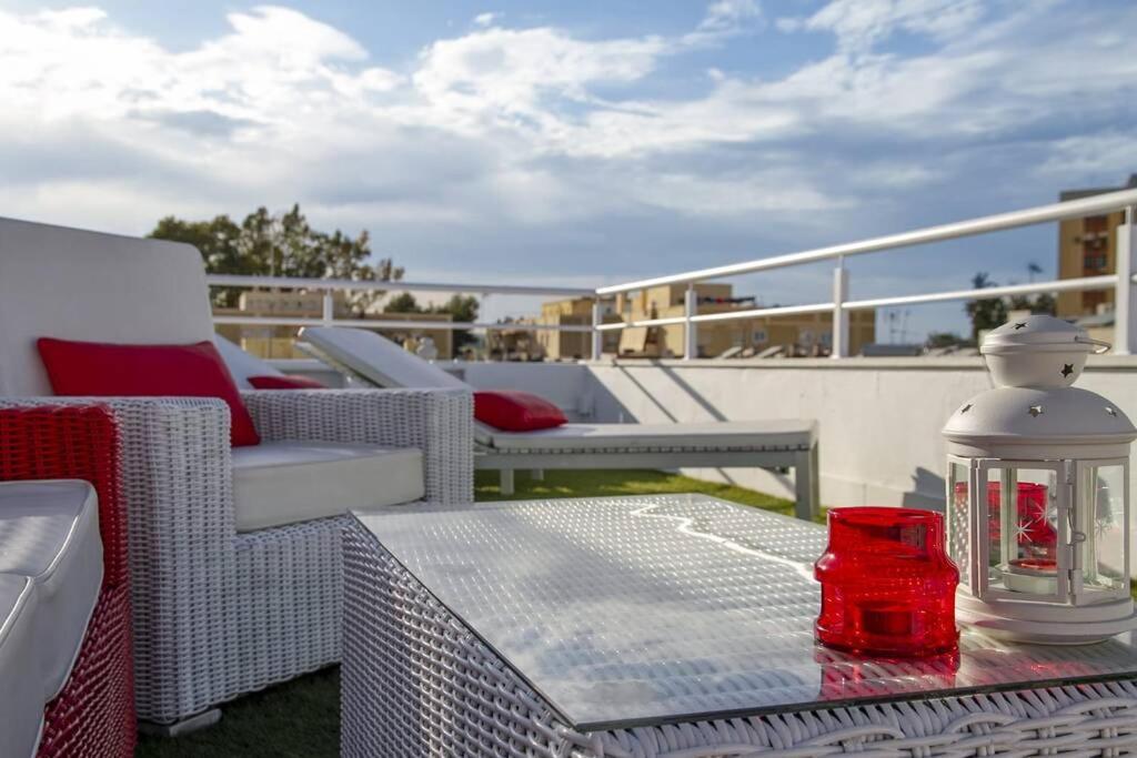 Penthouse Raggio Apartment Севиля Екстериор снимка
