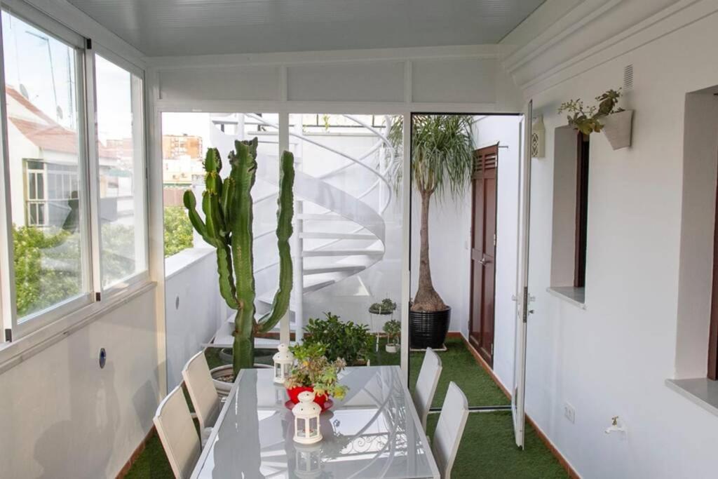 Penthouse Raggio Apartment Севиля Екстериор снимка